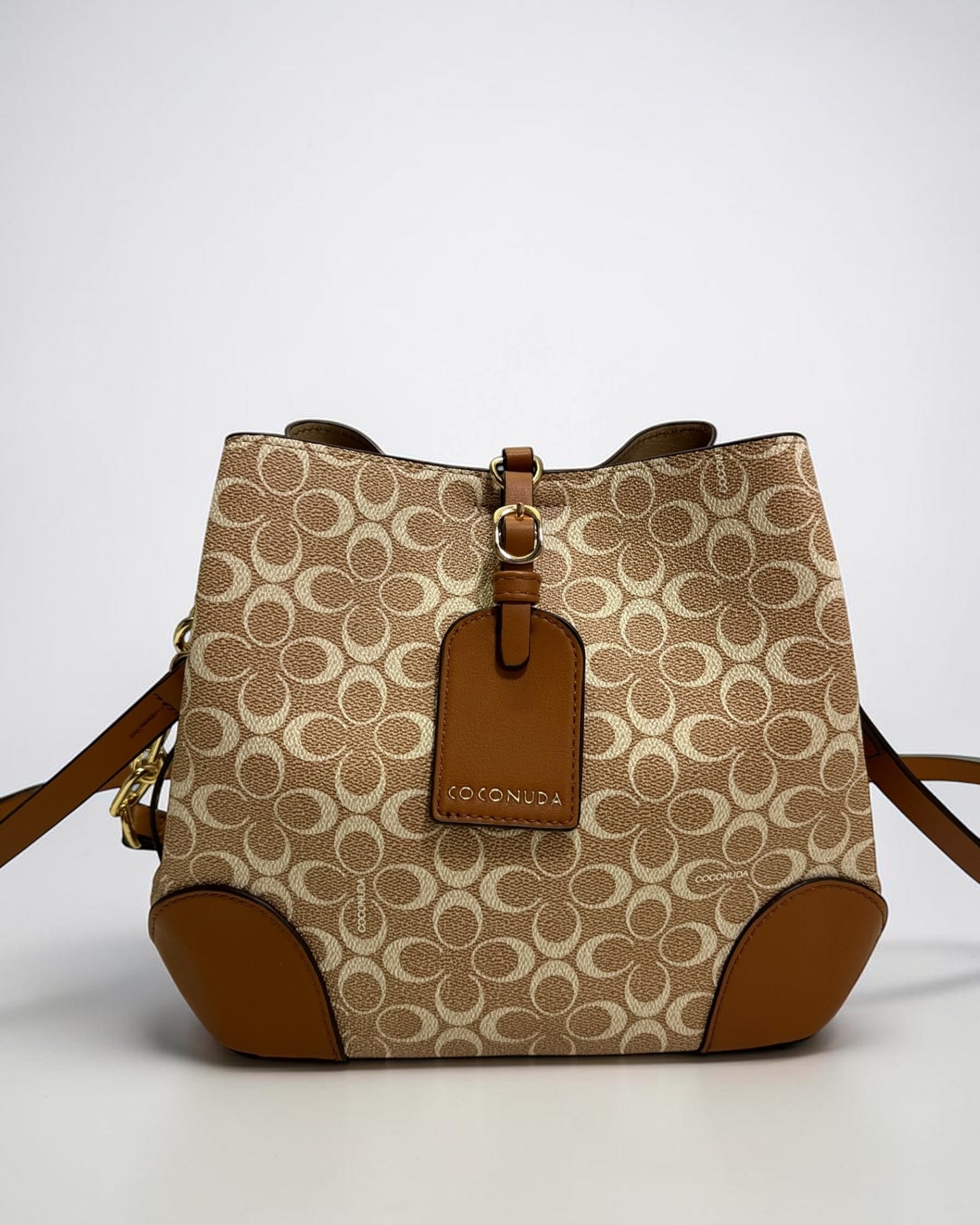 Coconuda logo-printed bucket bag