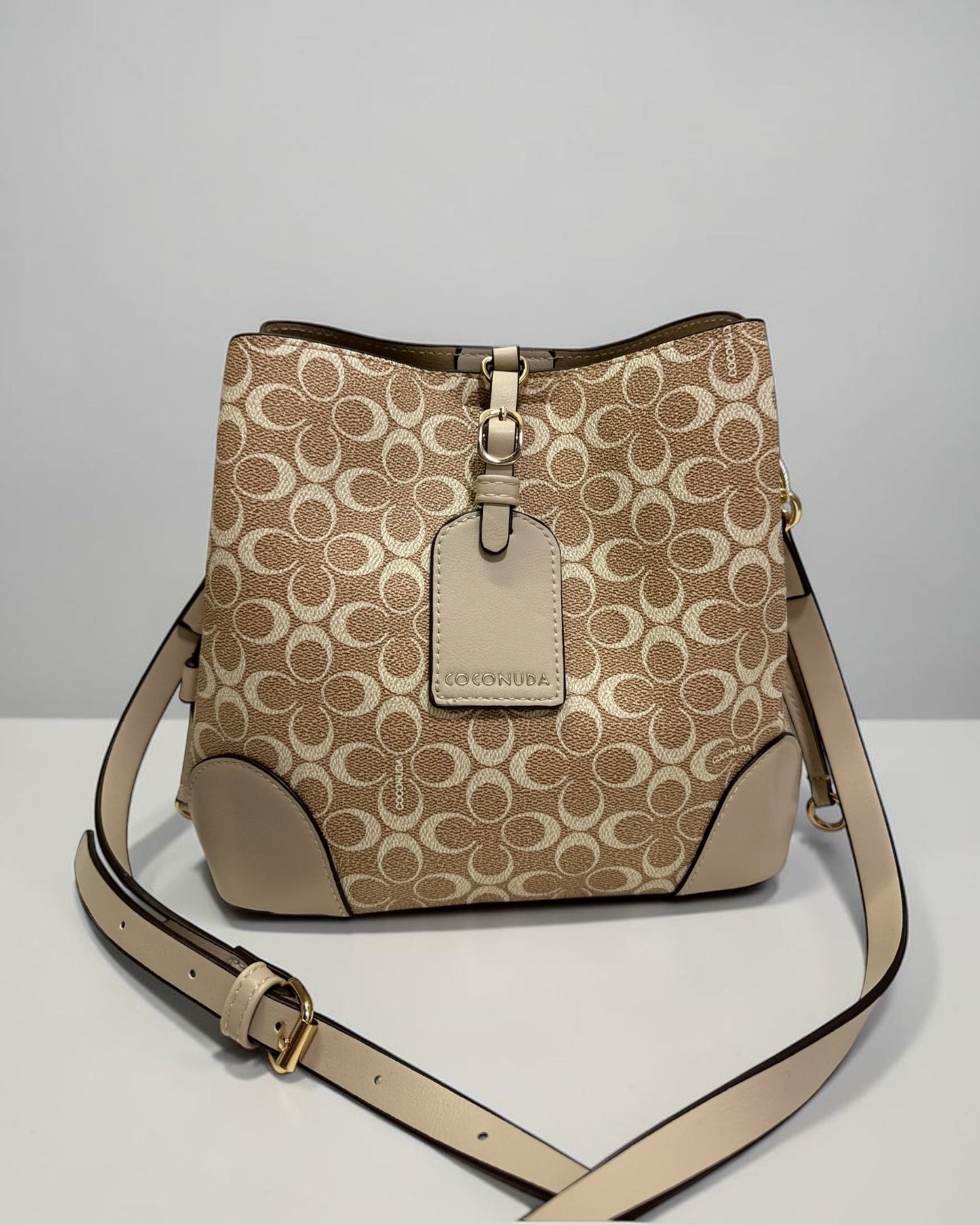 Coconuda logo-printed bucket bag