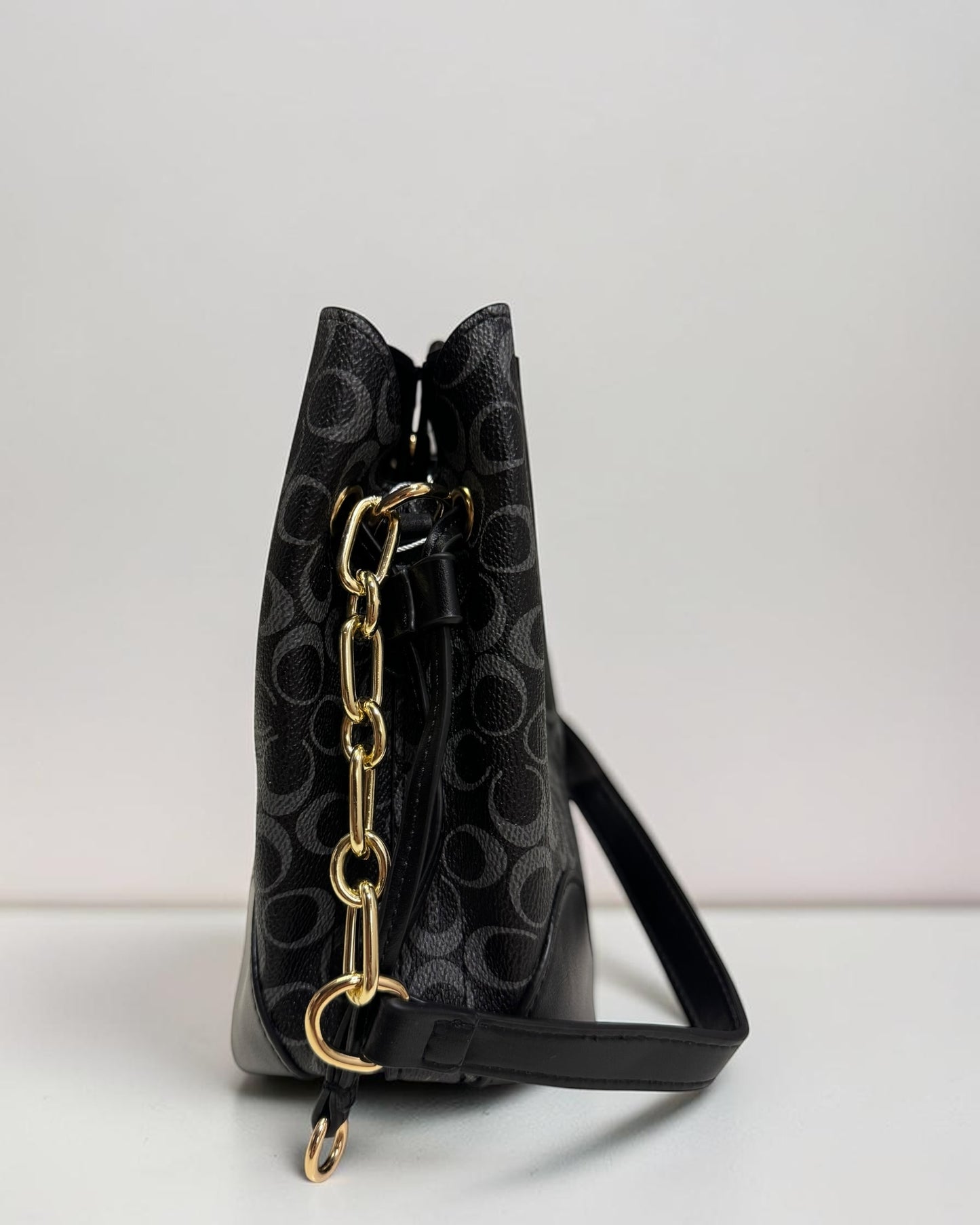 Coconuda logo-printed bucket bag