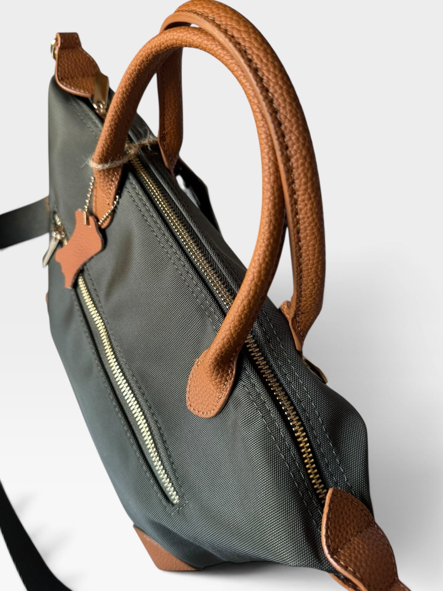 Borsa a Tracolla / A Mano in Nylon e Dettagli in Pelle